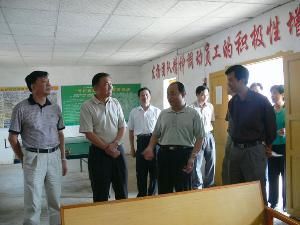 自治区总工会杨副主席等向导到南百11标检查指导事情 - 企业要闻 - 888集团电子游戏