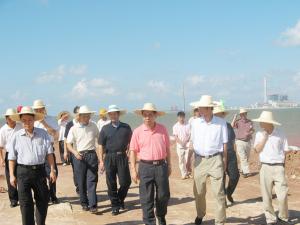 自治区常委、钦州市委书记黄道伟莅临钦州港大榄坪工业区二号路工程视察指导事情 - 企业要闻 - 888集团电子游戏