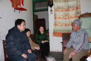 总公司慰问组登门慰问特困员工 - 企业要闻 - 888集团电子游戏