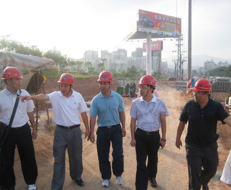 总公司副总司理黄贵平到深圳布龙Ⅱ标检查指导事情 - 企业要闻 - 888集团电子游戏