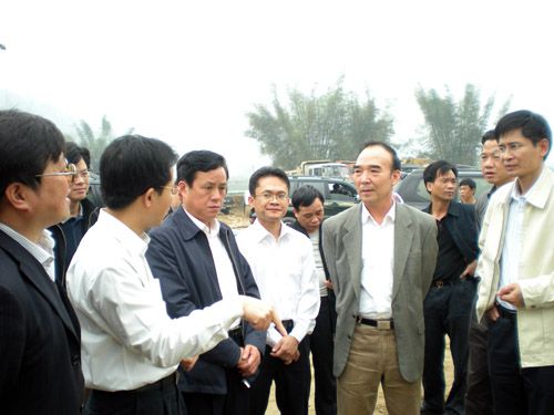 自治区交通厅厅长黄华宽等向导一行视察六河十标 - 企业要闻 - 888集团电子游戏