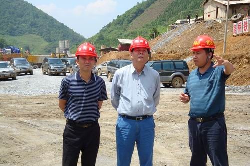 广西交通投资集团有限公司余昌文董事长莅临隆百13标视察事情 - 企业要闻 - 888集团电子游戏