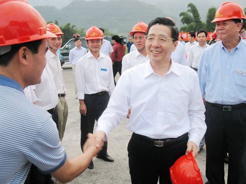 自治区党委书记郭声琨在六河10标视察时说：“你们很棒，，干得很是好” - 企业要闻 - 888集团电子游戏