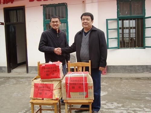 送智慧 送财产——广西888集团电子游戏总公司天下职工书屋送书到六宜路项目 - 企业要闻 - 888集团电子游戏