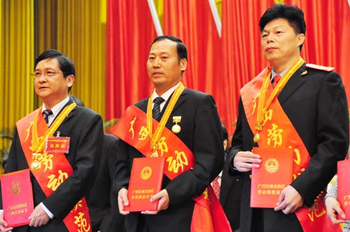 我公司罗业凤总司理、一分公司龙永强总司理荣膺“广西劳动模范”殊荣 - 企业要闻 - 888集团电子游戏