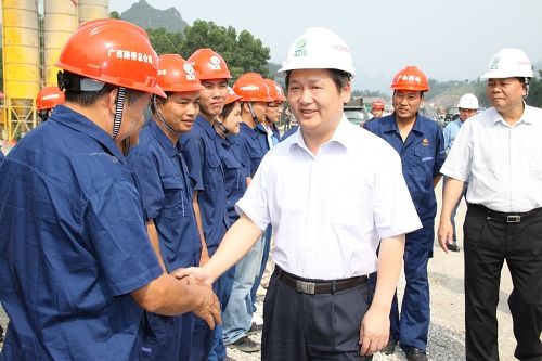 广西888集团电子游戏这支步队的精神面目很是好——自治区国资委主任肖文荪在六宜高速路调研时指出 - 企业要闻 - 888集团电子游戏