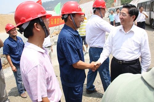 自治区党委书记郭声琨等向导莅临凭祥保税区项目视察 - 企业要闻 - 888集团电子游戏