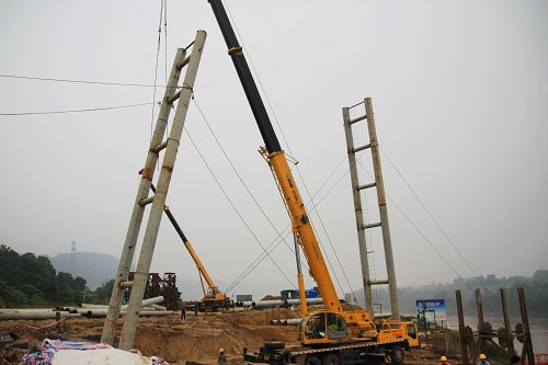 波司登大桥（合江长江一桥）乐建设起第一节扣塔 - 企业要闻 - 888集团电子游戏