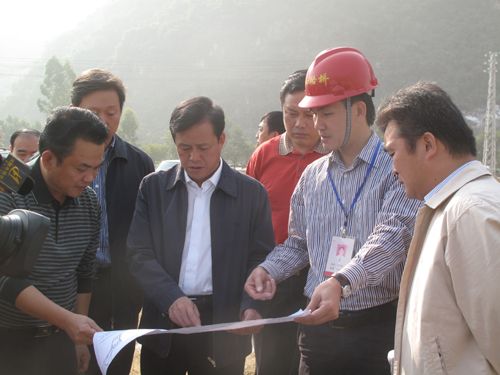 河池市市长谢志刚到宜河6标指导征地拆迁事情 - 企业要闻 - 888集团电子游戏