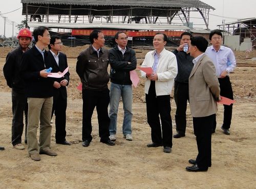 自治区重大办副主任龙恩锐等向导莅临竹洲大桥视察工程希望情形 - 企业要闻 - 888集团电子游戏