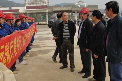 自治区交通运输厅党组书记黄华宽、副厅长梁毅莅临公司隆百路项目视察 - 企业要闻 - 888集团电子游戏