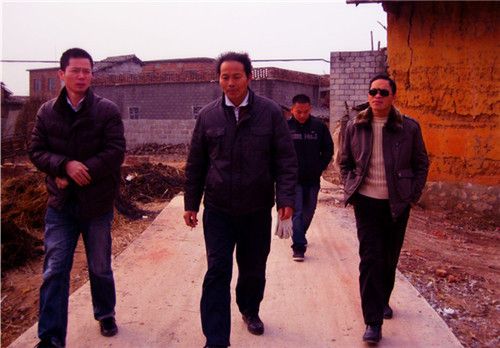 柳南路面4标党支部与宾阳县洋桥镇茂凌村党支部深入告竣联建共识 - 企业要闻 - 888集团电子游戏