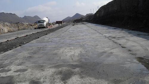 贵州遵毕15标起劲做好雨季施工安排 - 企业要闻 - 888集团电子游戏