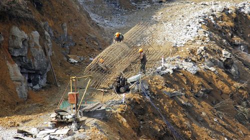 贵州遵毕15标起劲做好雨季施工安排 - 企业要闻 - 888集团电子游戏