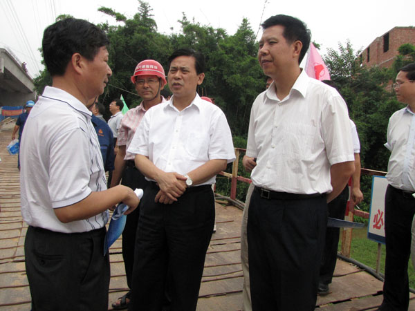 广西888集团电子游戏总公司是一个很有战斗力的公司——赣州市市长王平一行到在新世纪大桥指导事情时体现 - 企业要闻 - 888集团电子游戏