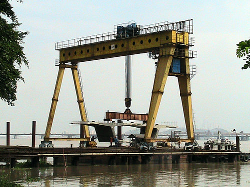 巴巴奥约河大桥箱梁装置施工圆满完成 - 企业要闻 - 888集团电子游戏