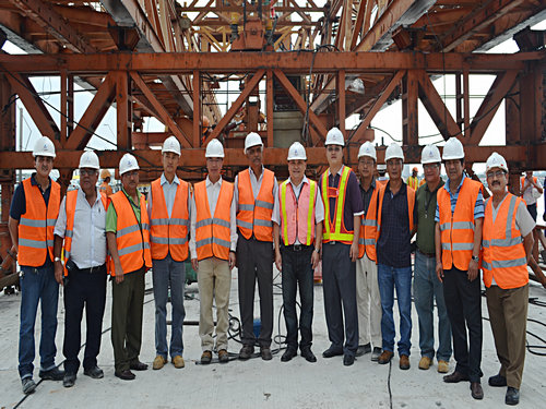 巴巴奥约河大桥箱梁装置施工圆满完成 - 企业要闻 - 888集团电子游戏