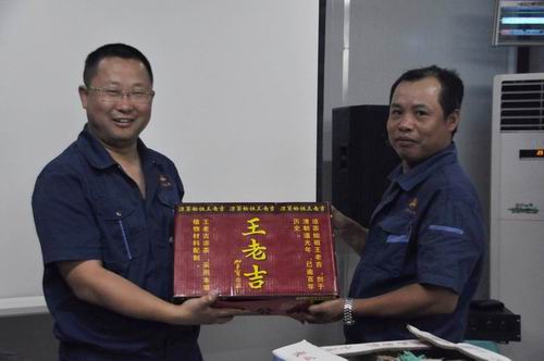 二分公司为员工撑起“清凉”伞 - 企业要闻 - 888集团电子游戏