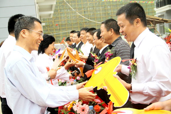 华庭名居顺遂实现交房 项目建设取得圆满乐成 - 企业要闻 - 888集团电子游戏