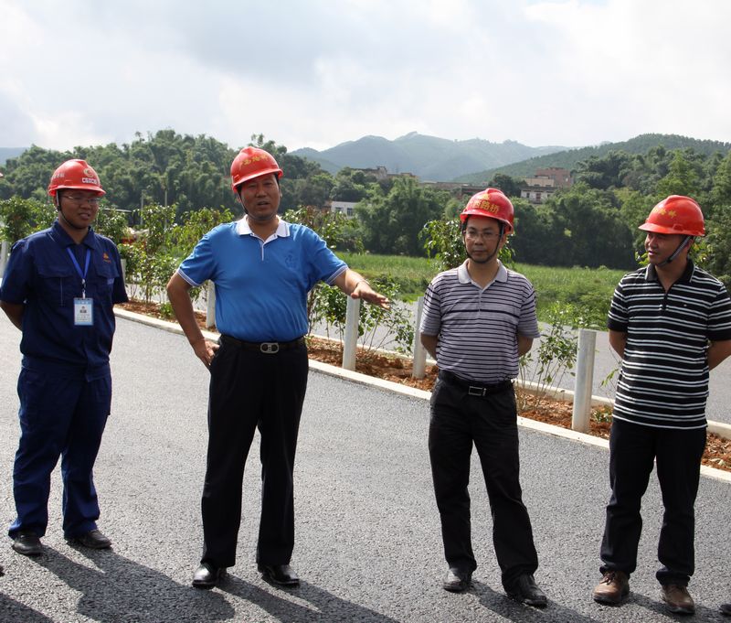 罗业凤总司理和曹文海书记“七一”时代深入钦崇路项目慰问指导 - 企业要闻 - 888集团电子游戏