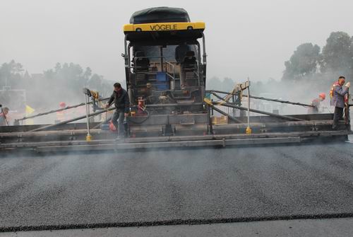 泸渝S2标大规模推进蓝田区沥青上面层施工 - 企业要闻 - 888集团电子游戏