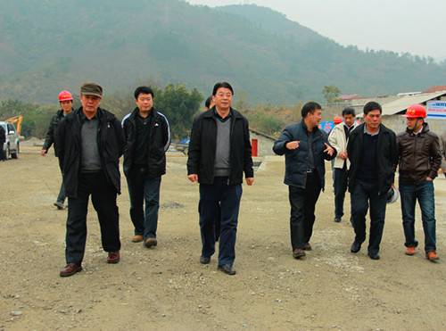 广西交通运输厅纪检组长张留现一行到田林至隆林№1条约段项目举行节前慰问和检查指导事情 - 企业要闻 - 888集团电子游戏