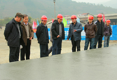 广西交通运输厅纪检组长张留现一行到田林至隆林№1条约段项目举行节前慰问和检查指导事情 - 企业要闻 - 888集团电子游戏