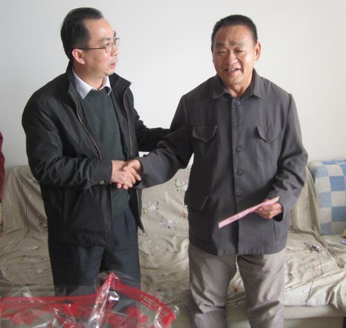 公司向导慰问走访难题员工 - 企业要闻 - 888集团电子游戏