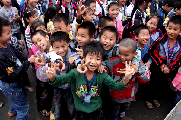 捐书助学 爱心转达 - 企业要闻 - 888集团电子游戏