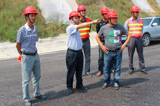 公司向导国庆时代到北部湾片区项目调研 亲热体贴慰问项目一线员工 - 企业要闻 - 888集团电子游戏