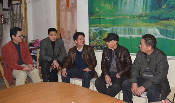 公司向导春节前走访慰问生涯难题老党员及退休职工 - 企业要闻 - 888集团电子游戏