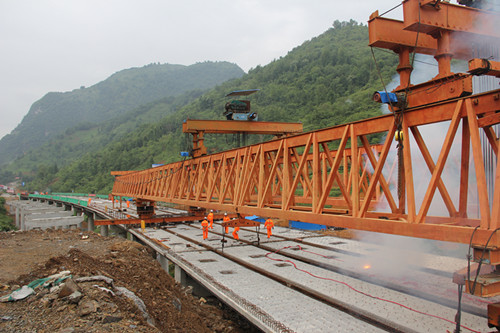 贵州惠罗11标峨村Ⅳ号大桥实现半幅意会 - 工程动态 - 888集团电子游戏