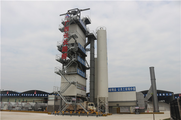 集团公司首套安迈5000型沥青拌和站在柳南11标顺遂焚烧  - 企业要闻 - 888集团电子游戏