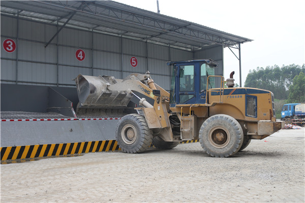 集团公司首套安迈5000型沥青拌和站在柳南11标顺遂焚烧  - 企业要闻 - 888集团电子游戏