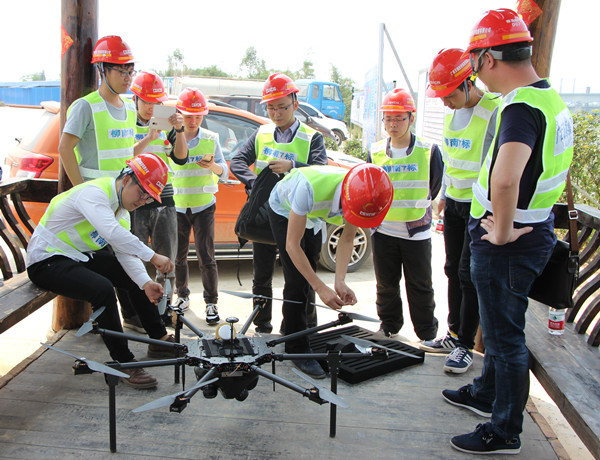 集团公司手艺中心一行到柳南改扩建№7、13标开展手艺交流活动  - 企业要闻 - 888集团电子游戏