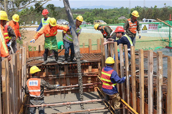 柳南改扩建11标古辣互通M匝道桥最先浇筑  - 工程动态 - 888集团电子游戏